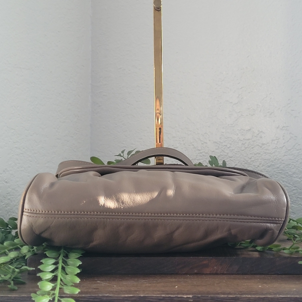 Etienne Aigner elegant taupe crossbody bag - Picture 5 of 11